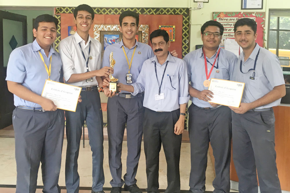 Surina Jaidka and Unnat Ramjiyani bagged Gold for  a 'real time traffic management system’ in Indian Science and Engineering Fair.
